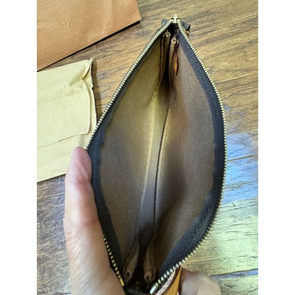 LOUIS VUITTON Monogram Pochette Accessoires Vintage, Authentic - Picture 12 of 14